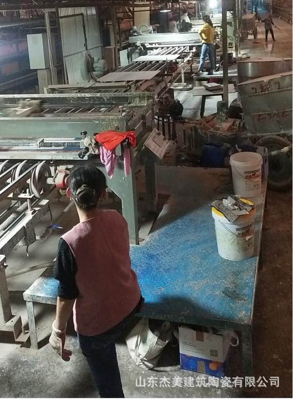 �Ͳ���ǽש����ʵ��